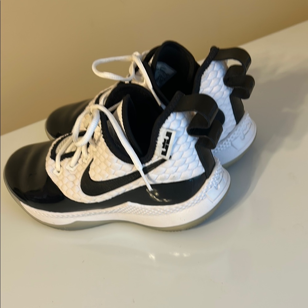 Nike - Picture 8 of 10